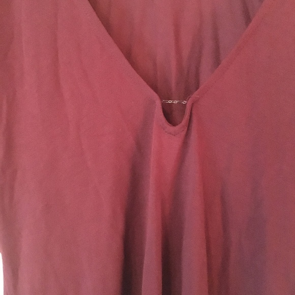 UO Silence + Noise Maroon Top V Neck - Picture 4 of 4